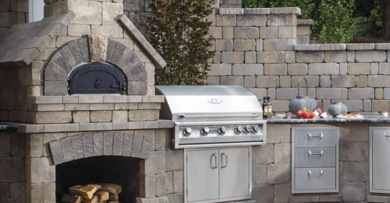 3 Reasons to install a Pavers Outdoor Kitchen